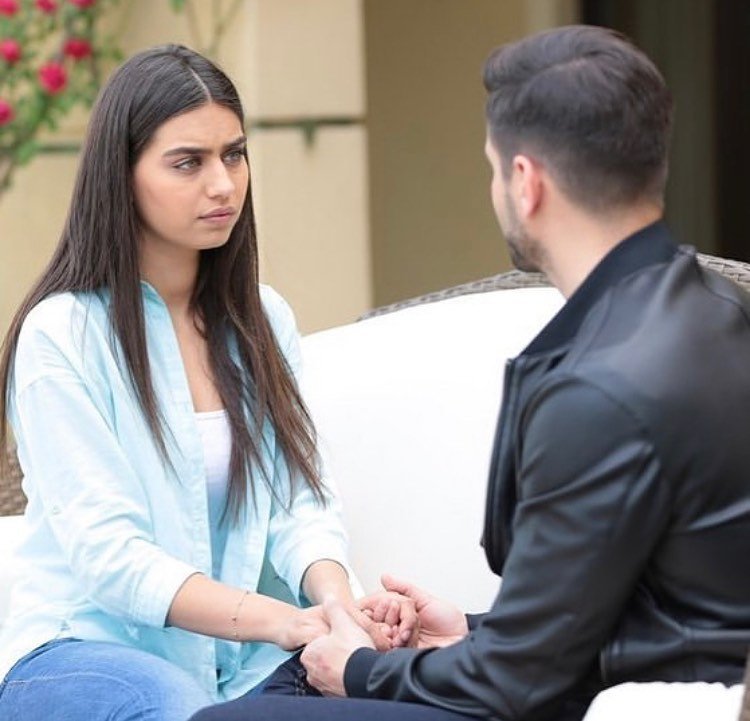 Амине гюльшен никогда не откажусь. Asla vazgecemem турецкий. Керем asla vazgeçmem. Возможно не откажусь. Амине гюльшен и толгахан сайышман.