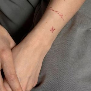 �������