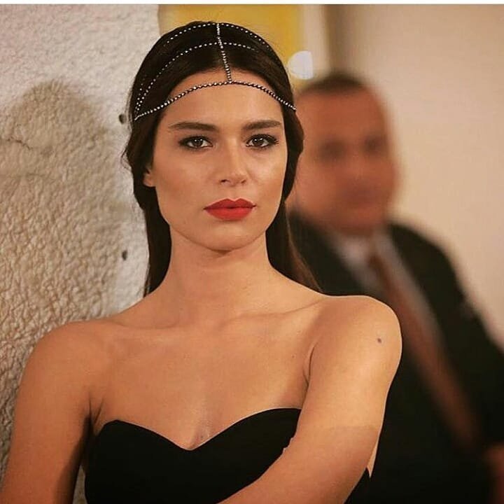 Шафак пекдемир. Шафак Пекдемир трансгендер. Шафак Пекдемир актриса